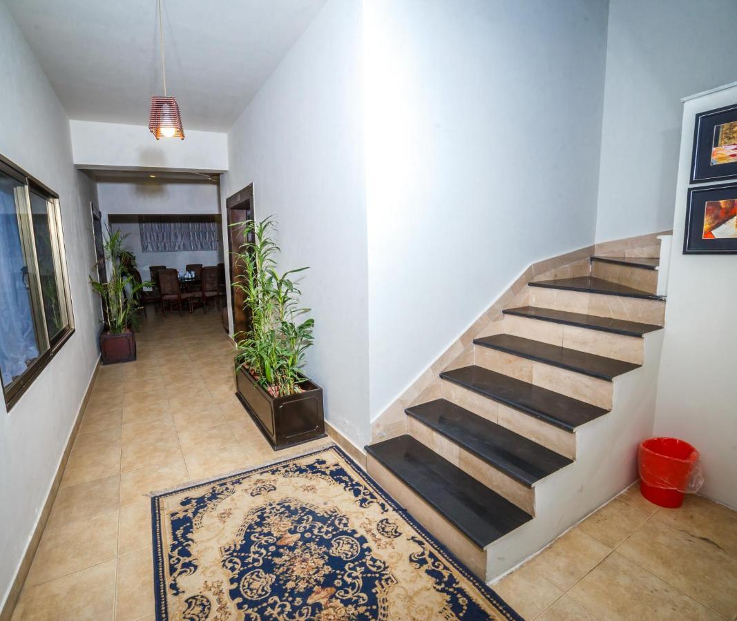 Hôtel Vip House à Peshawar Extérieur photo