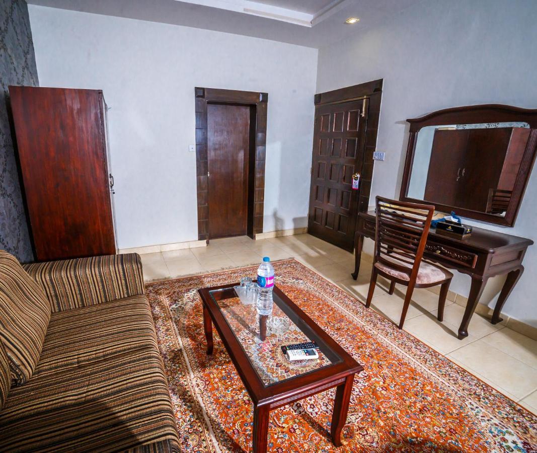 Hôtel Vip House à Peshawar Extérieur photo